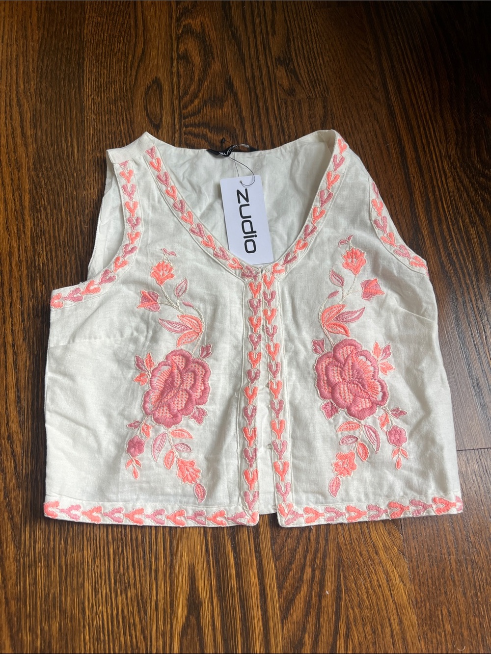 White Sleeveless Embroidered Crop Top in Pink